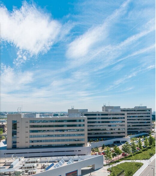Avenida de Burgos, 89, Madrid, Madrid à louer - Photo du bâtiment - Image 3 de 12