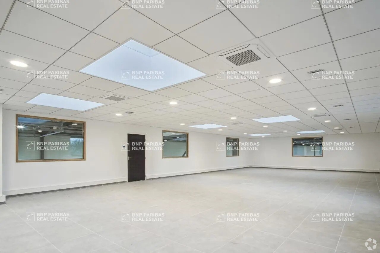 Flex in Vaires-sur-Marne for lease Interior Photo- Image 1 of 7