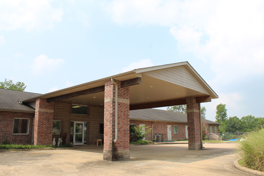 185 Rebecca St, Gentry, AR for sale - Building Photo - Image 1 of 1