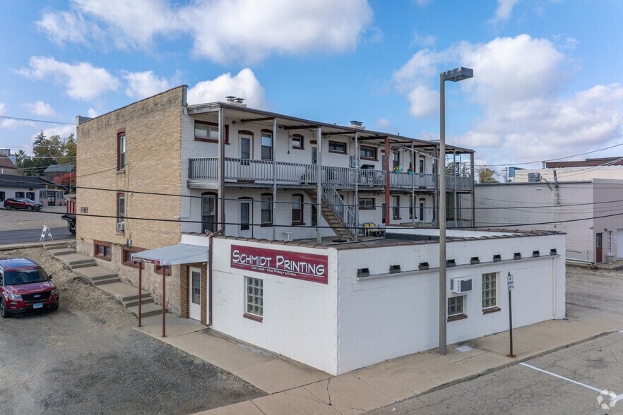 130 Washington St, Woodstock, IL à vendre - Photo du bâtiment - Image 3 de 9