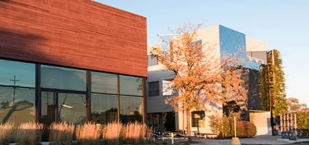 9333 N Milwaukee Ave, Niles, IL à louer - Photo principale - Image 1 de 2