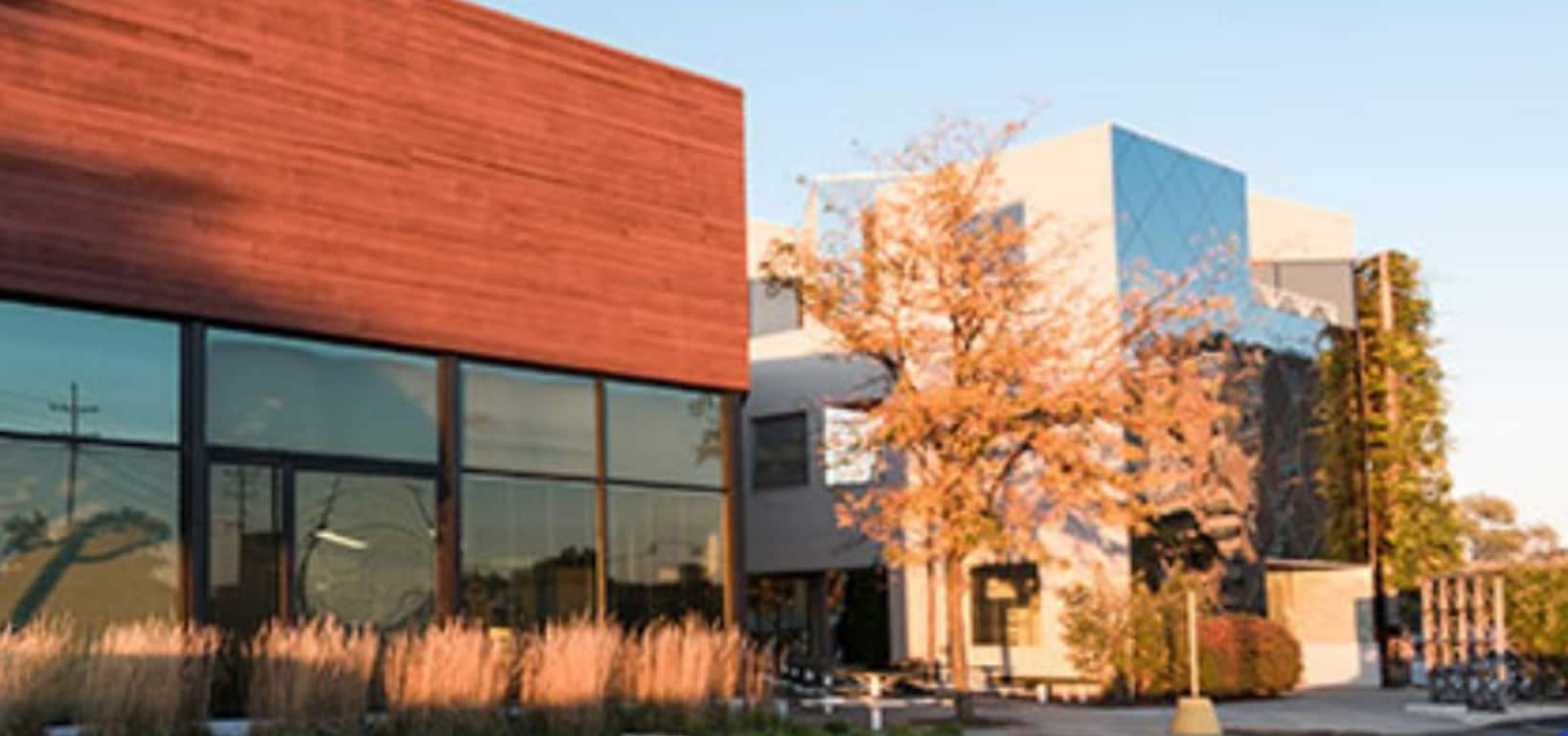 9333 N Milwaukee Ave, Niles, IL à louer Photo principale- Image 1 de 3