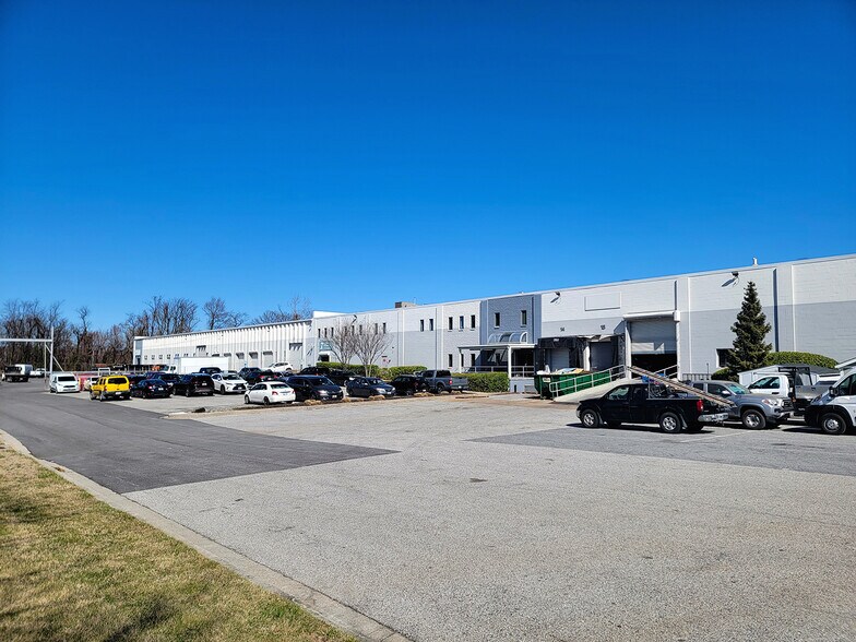 2801 W Patapsco Ave, Baltimore, MD à louer - Photo du bâtiment - Image 2 de 3