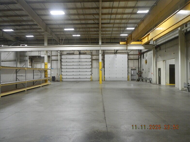 2111 W Thompson Rd, Fenton, MI à louer - Photo du bâtiment - Image 2 de 19