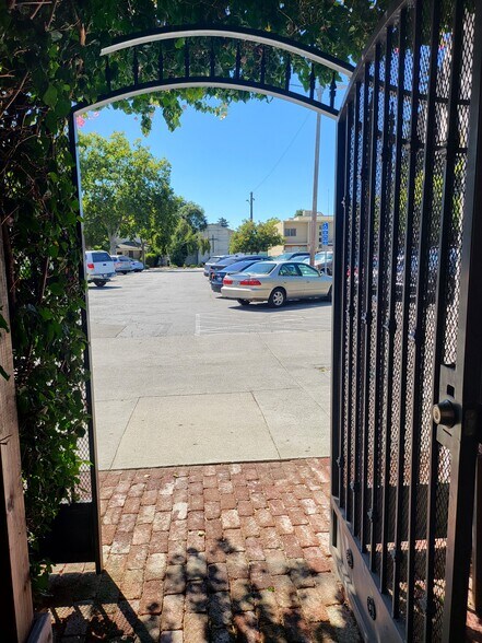 7451 Monterey St, Gilroy, CA à vendre - Photo du bâtiment - Image 3 de 50