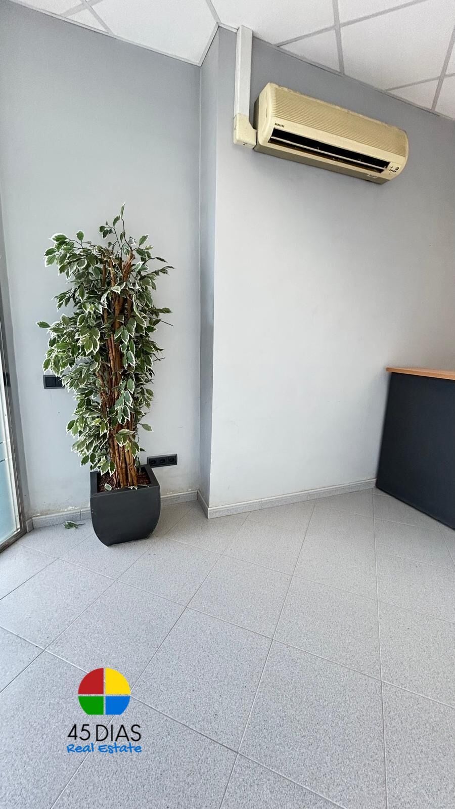 Office/Retail in Cerdanyola del Vallès, Barcelona for lease Interior Photo- Image 1 of 5