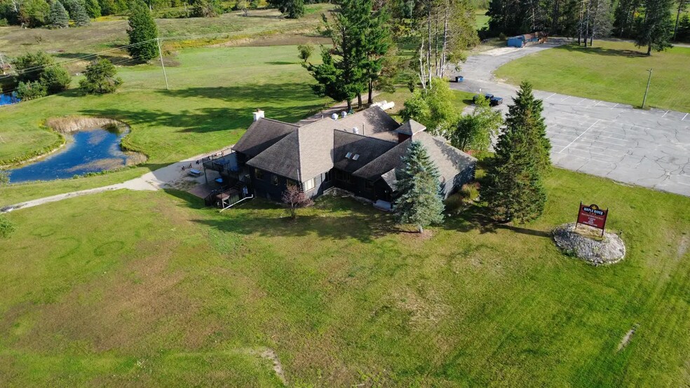 3459 S US Highway 31, Brutus, MI à vendre - Photo du bâtiment - Image 2 de 7