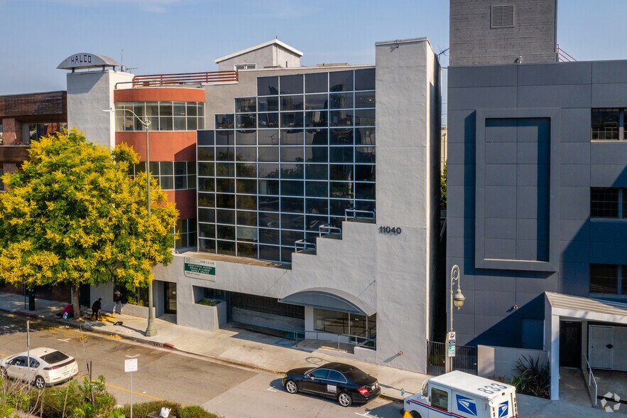 11040 Santa Monica Blvd, Los Angeles, CA à louer - Photo du bâtiment - Image 1 de 15