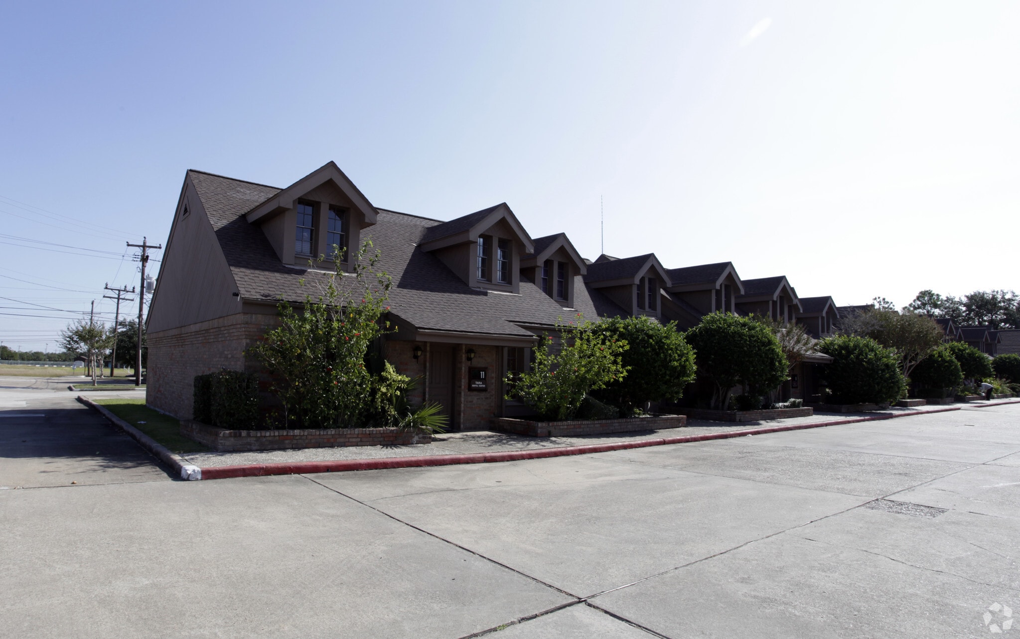 6910 Bellaire Blvd, Houston, TX for sale Primary Photo- Image 1 of 24