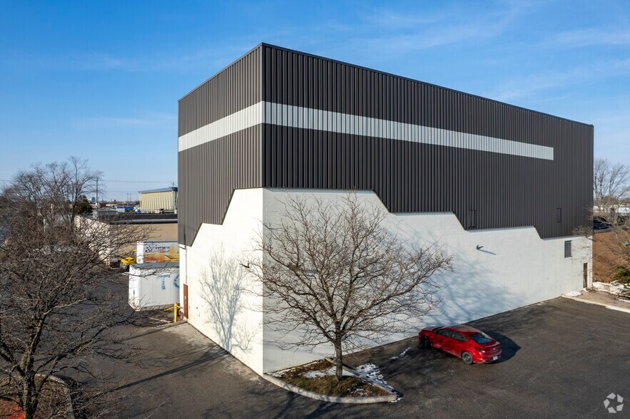 170 Commercial Ave, Ajax, ON à louer - Photo principale - Image 1 de 6