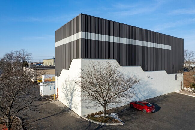 Plus de détails pour 170 Commercial Ave, Ajax, ON - Industriel à louer