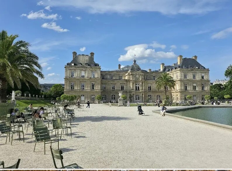 Retail in Paris for lease Building Photo- Image 1 of 4