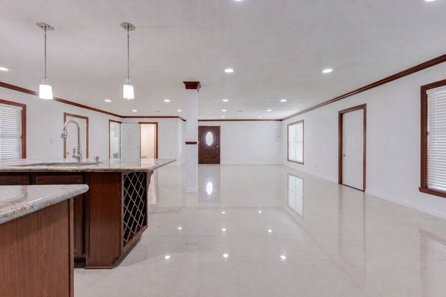 26527 Hwy 90 Alt, Lissie, TX à vendre - Photo du bâtiment - Image 3 de 49