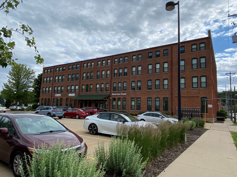 1789 Elm St, Dubuque, IA for lease - Primary Photo - Image 1 of 4