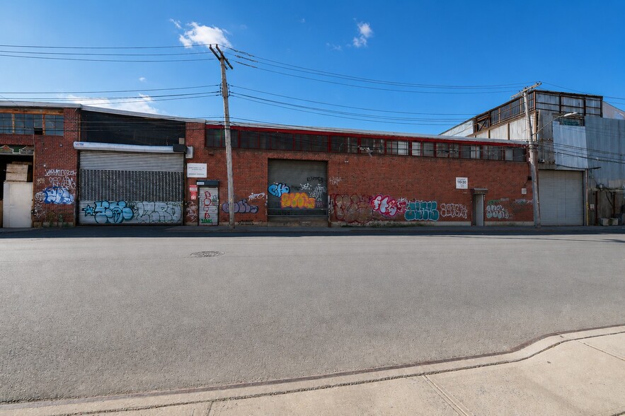 585 Meserole St, Brooklyn, NY for sale - Building Photo - Image 1 of 30