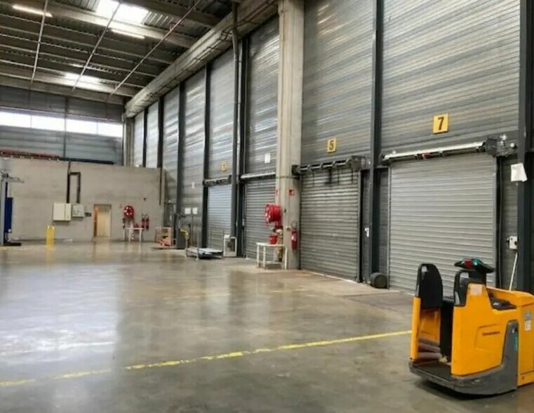 Industrial in Mions for lease - Building Photo - Image 2 of 20