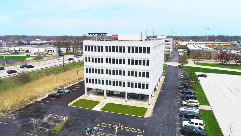 35350 Curtis Blvd, Eastlake, OH à louer - Photo du bâtiment - Image 3 de 45