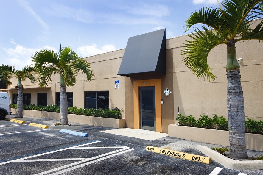 4003-4015 NE 6th Ave, Oakland Park, Oakland Park, FL for lease - Primary Photo - Image 1 of 6