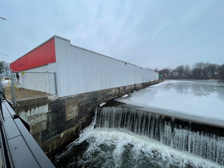 31 Washington St, Hudson, MA à louer - Photo du bâtiment - Image 2 de 2