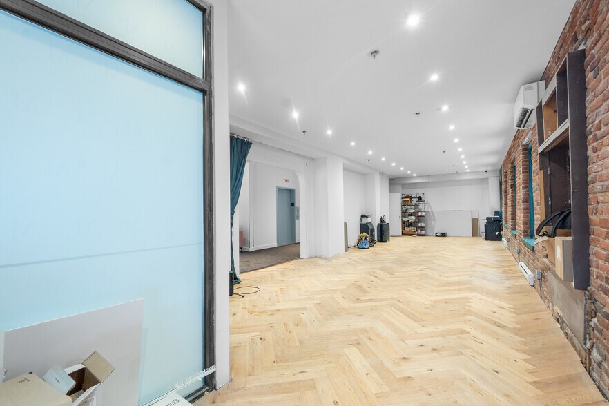 754-762 Rue Saint-Paul O, Montréal, QC à louer - Photo du bâtiment - Image 3 de 18
