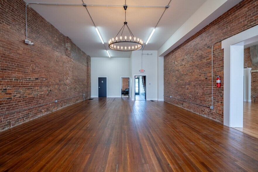 3-9 S Main St, Jeffersonville, OH for lease - Interior Photo - Image 2 of 12