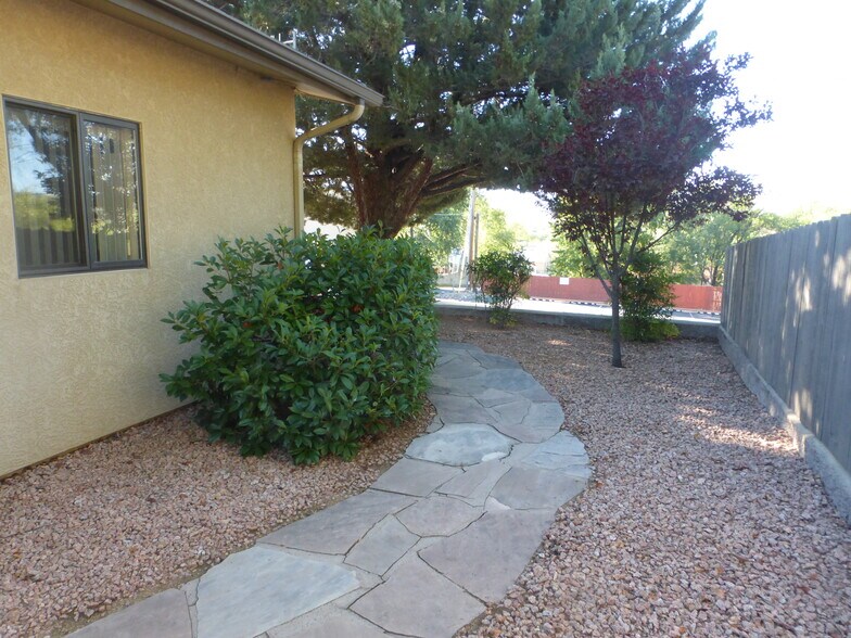 154 E Merritt St, Prescott, AZ à louer - Photo du bâtiment - Image 3 de 16