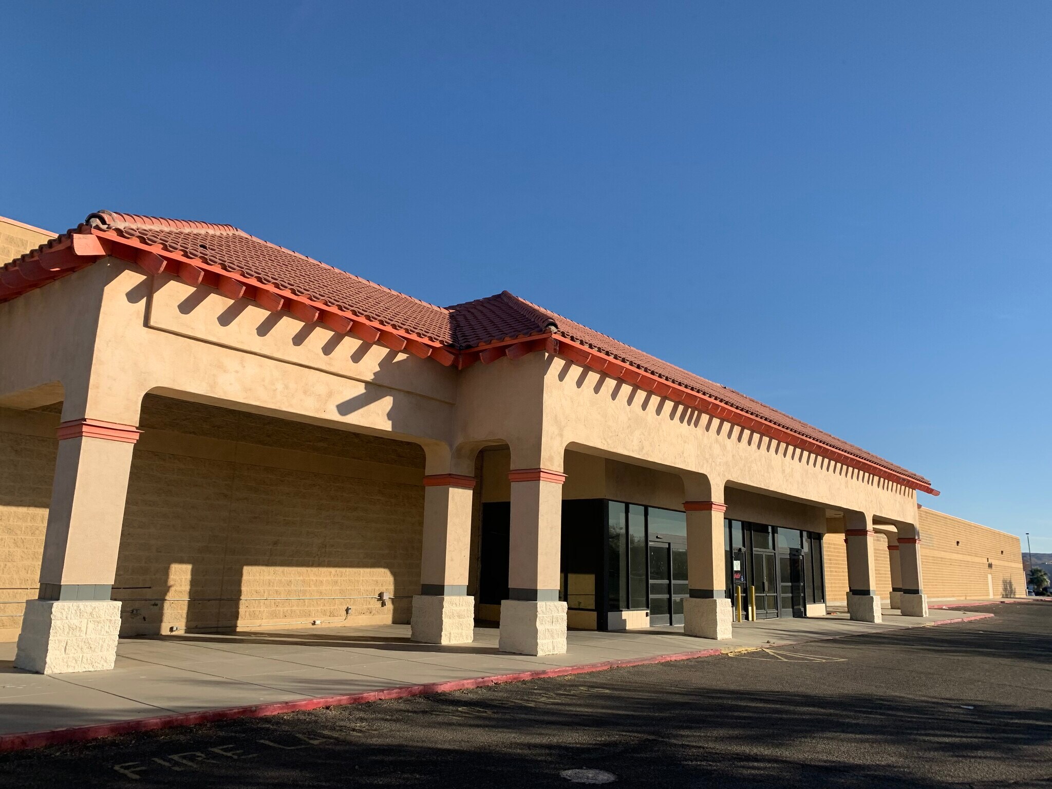 910 N China Lake Blvd, Ridgecrest, CA for lease Primary Photo- Image 1 of 3