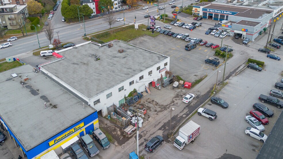 820 SW Marine Dr, Vancouver, BC à louer - Photo du bâtiment - Image 3 de 4