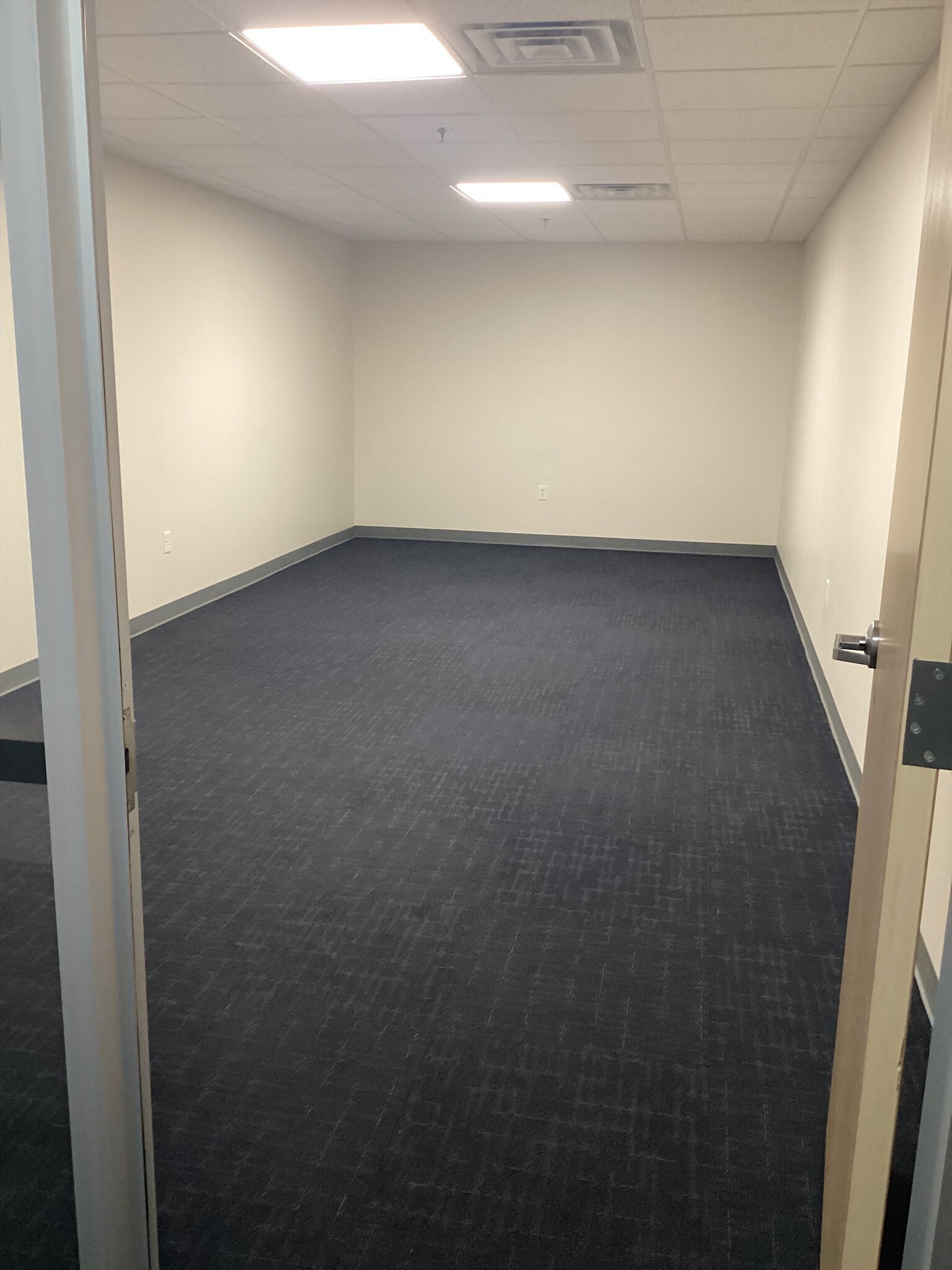 105 Professional Pky, Yorktown, VA for lease Interior Photo- Image 1 of 2