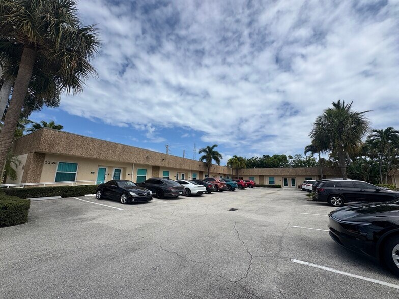 2290-2298 NW Boca Raton Blvd, Boca Raton, FL for lease - Building Photo - Image 3 of 7