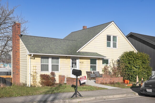 Plus de détails pour 133 SW 2nd St, Troutdale, OR - Bureau/Commerce de détail à louer