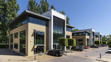 Chiltern Hl, Gerrards Cross for lease Building Photo- Image 2 of 8
