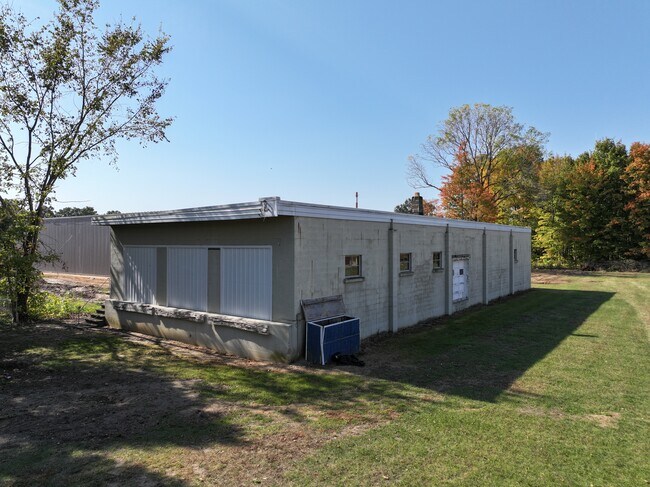Plus de détails pour 57582 N Main St, Three Rivers, MI - Local d'activités à louer