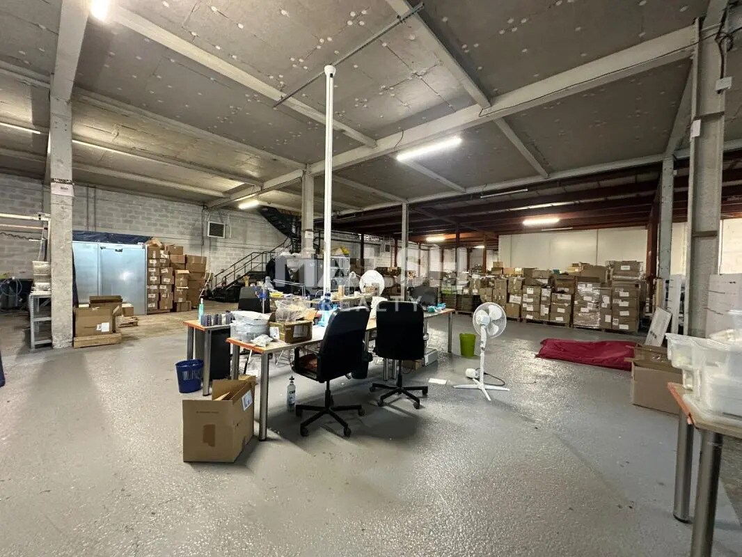 Office in Caluire-et-Cuire for lease Interior Photo- Image 1 of 19