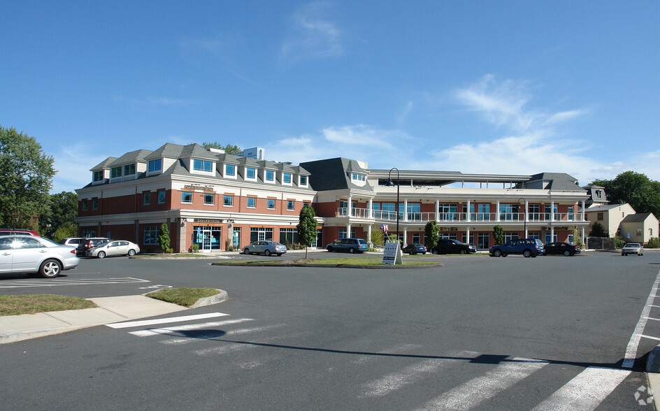 120 Hebron Ave, Glastonbury, CT for lease - Primary Photo - Image 1 of 19