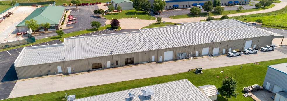 135 Hamilton Industrial Ct, Wentzville, MO for lease - Building Photo - Image 3 of 4