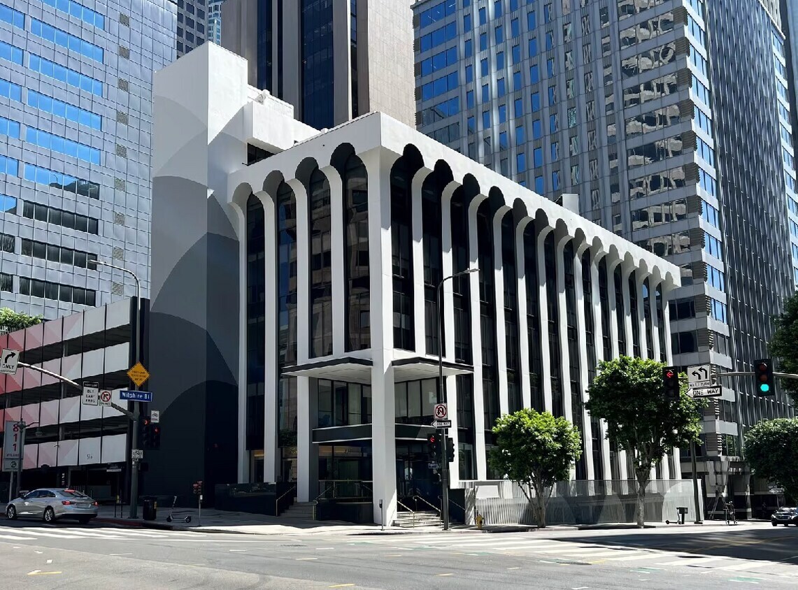 835 Wilshire Blvd, Los Angeles, CA à louer Photo principale- Image 1 de 18