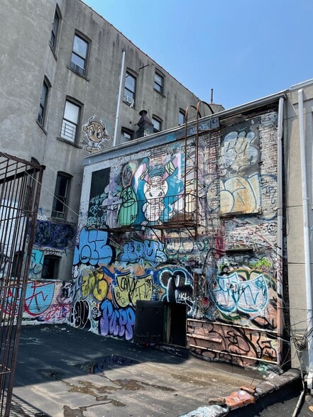 52 Graham Ave, Brooklyn, NY for lease - Building Photo - Image 3 of 5