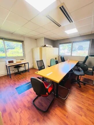 Plus de détails pour Local d'activités à louer