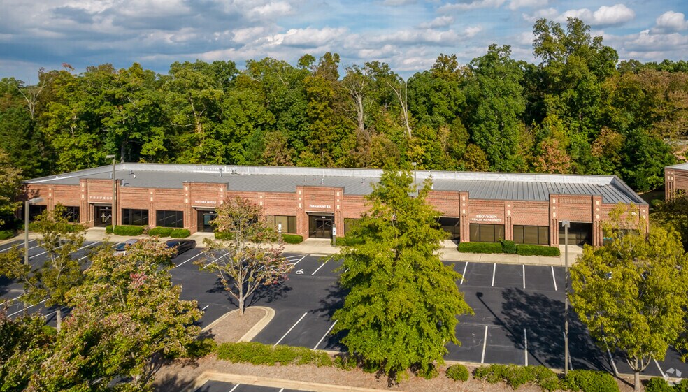200 Cascade Pointe Ln, Cary, NC à louer - Photo du bâtiment - Image 3 de 5