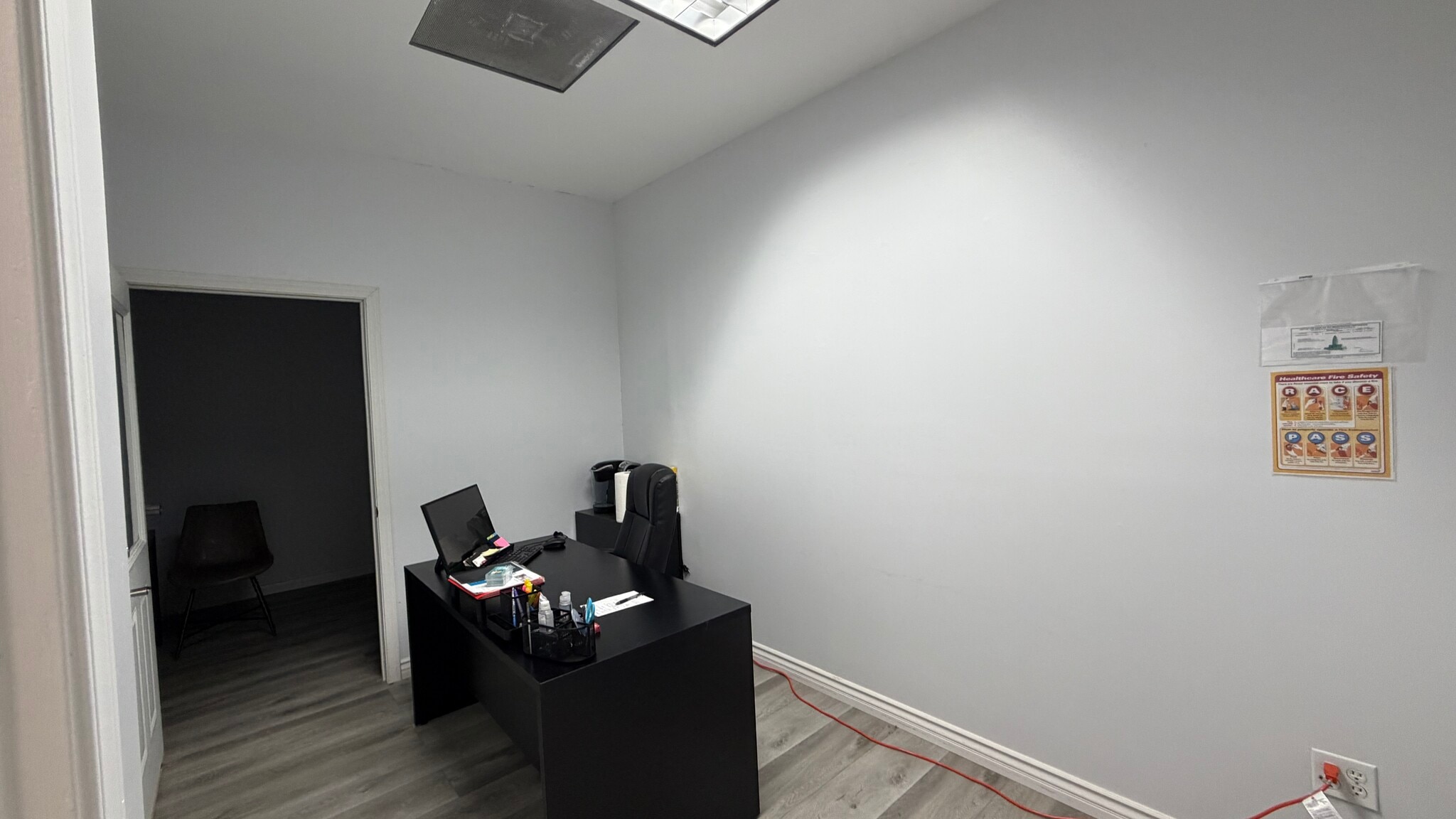 10545 Burbank Blvd, North Hollywood, CA for lease Interior Photo- Image 1 of 6
