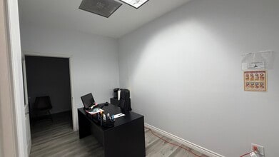 10545 Burbank Blvd, North Hollywood, CA for lease Interior Photo- Image 1 of 6