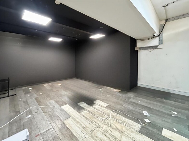 25 Rue Richard Lenoir, Paris for lease - Interior Photo - Image 3 of 6
