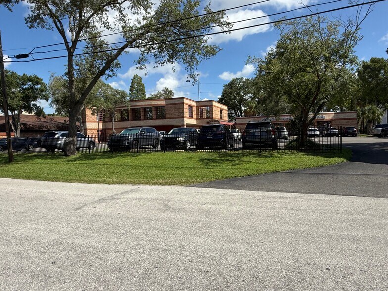 2715 W Virginia Ave, Tampa, FL à vendre - Photo du bâtiment - Image 3 de 16