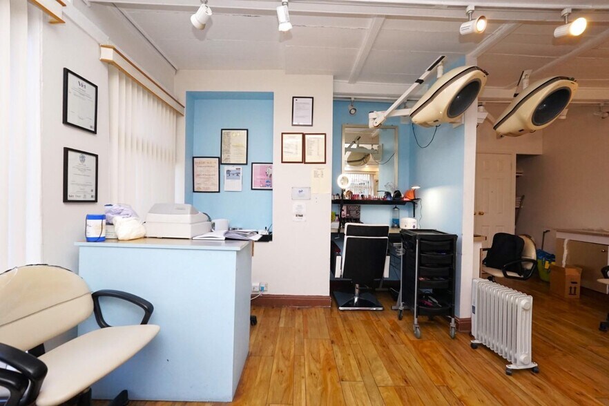 9 Market Pl, Ulverston à vendre - Photo du bâtiment - Image 3 de 16