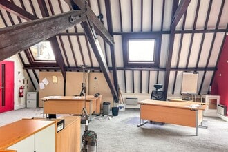 Queens Rd, Aldershot for lease Interior Photo- Image 2 of 8