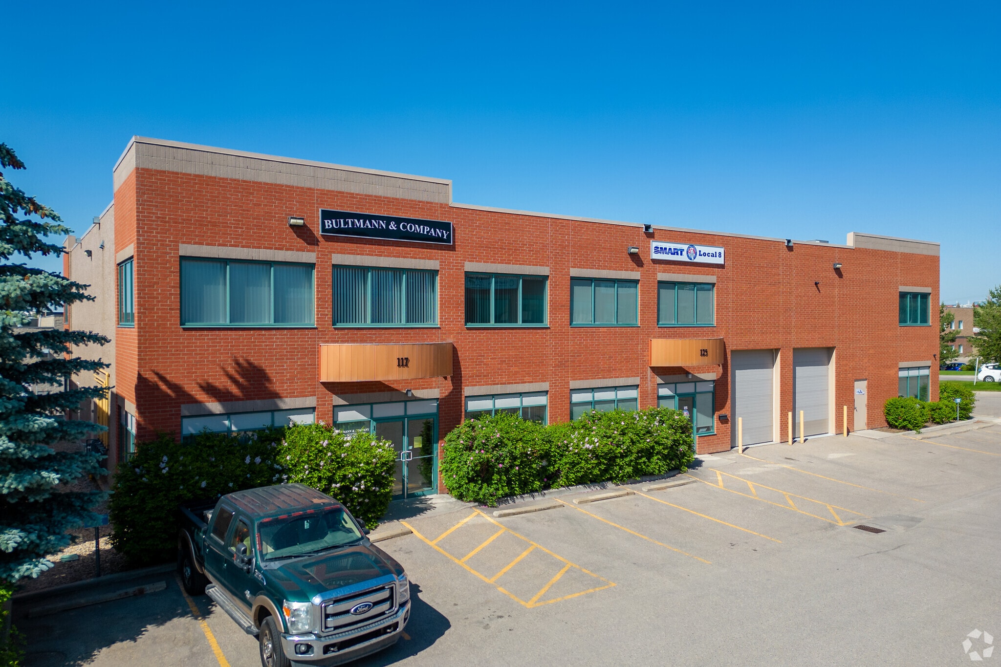 5723 10th St NE, Calgary, AB à vendre Photo principale- Image 1 de 1