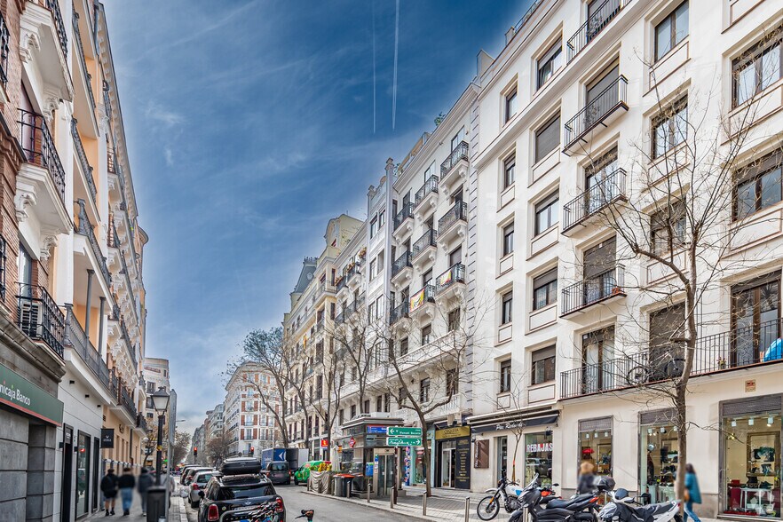 Multifamily in Madrid, Madrid for sale - Building Photo - Image 2 of 2