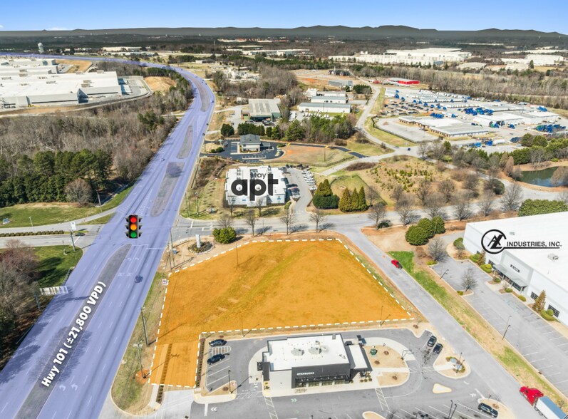 1467 Hwy 101, Greer, SC à louer - Photo du bâtiment - Image 2 de 2