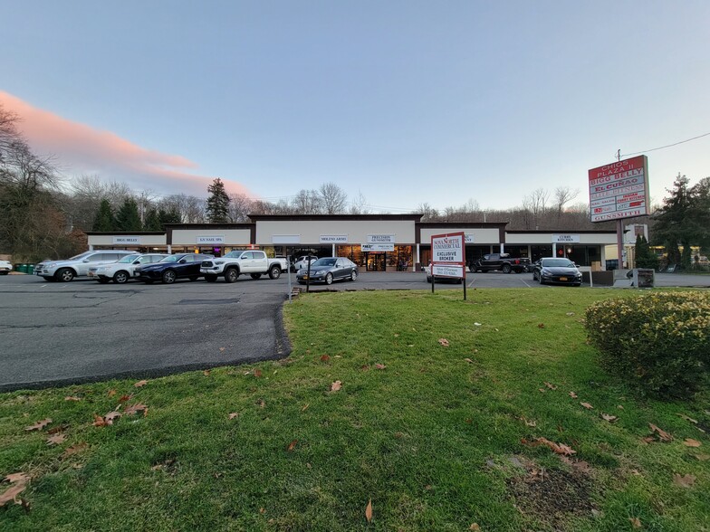 38 Route 303, Tappan, NY for lease - Building Photo - Image 1 of 2